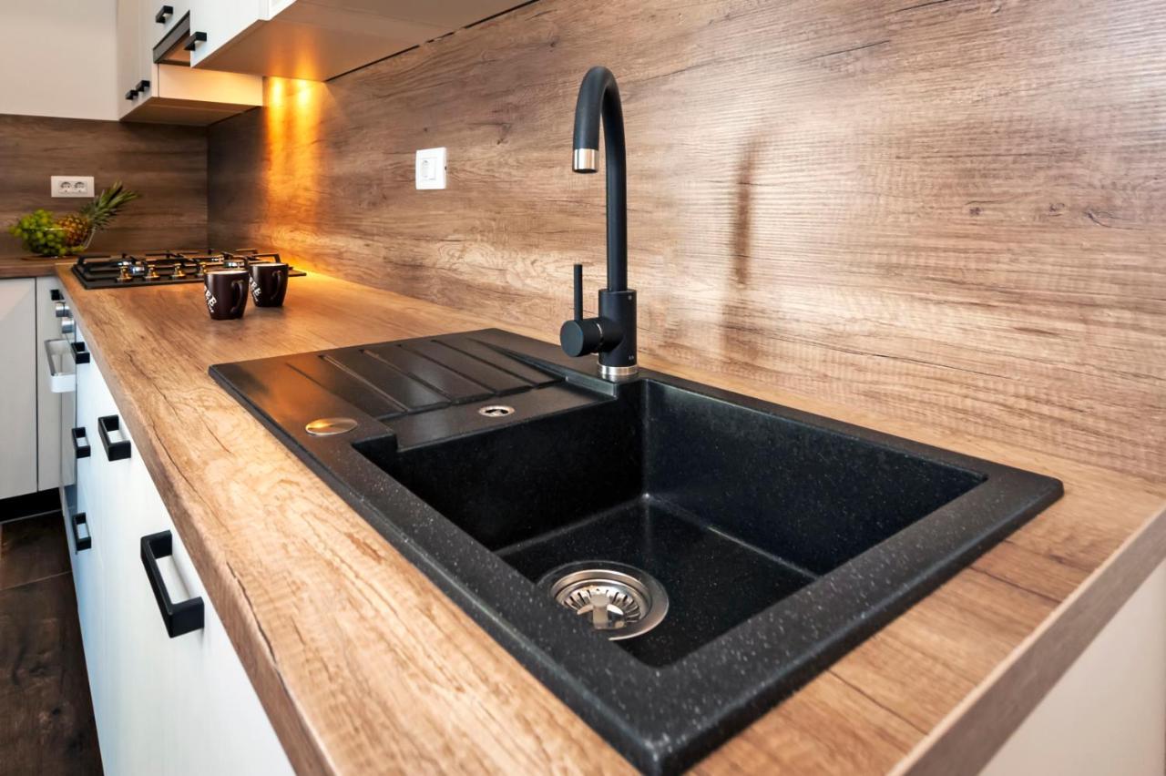 Deluxe Apartments A&A - 2 โรวีน ภายนอก รูปภาพ