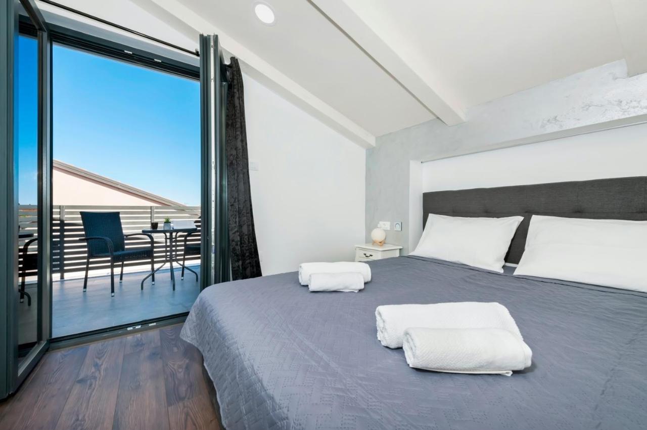 Deluxe Apartments A&A - 2 โรวีน ภายนอก รูปภาพ