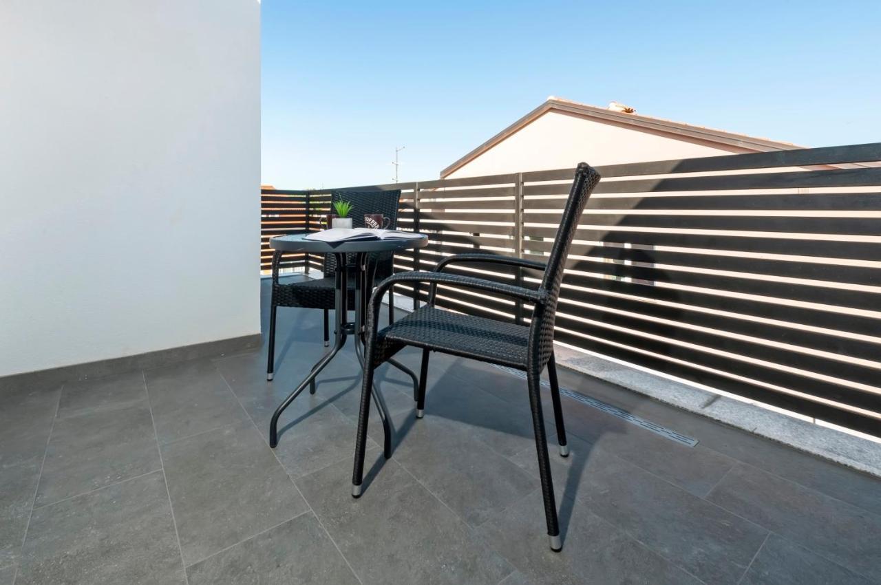 Deluxe Apartments A&A - 2 โรวีน ภายนอก รูปภาพ