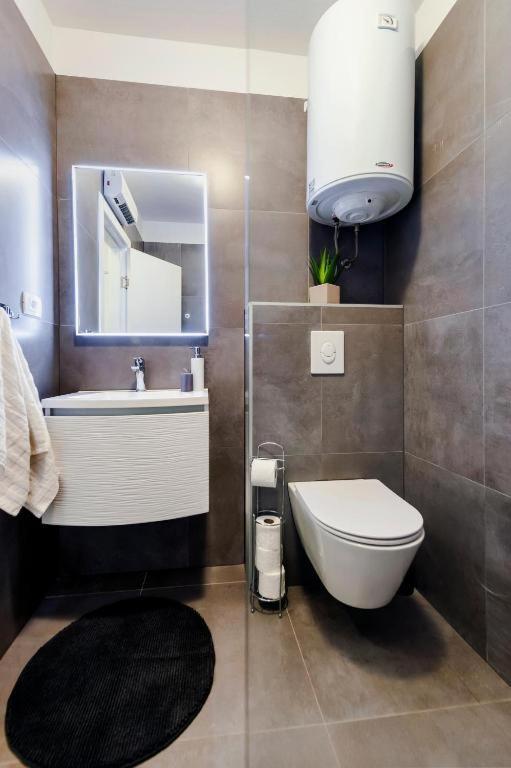 Deluxe Apartments A&A - 2 โรวีน ภายนอก รูปภาพ