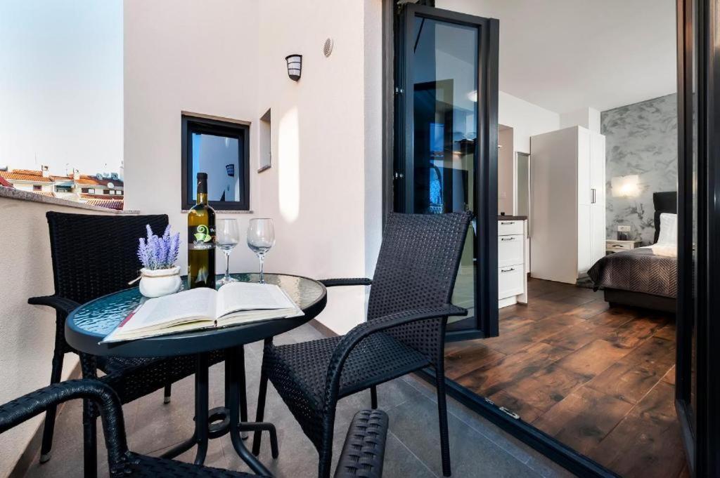 Deluxe Apartments A&A - 2 โรวีน ภายนอก รูปภาพ
