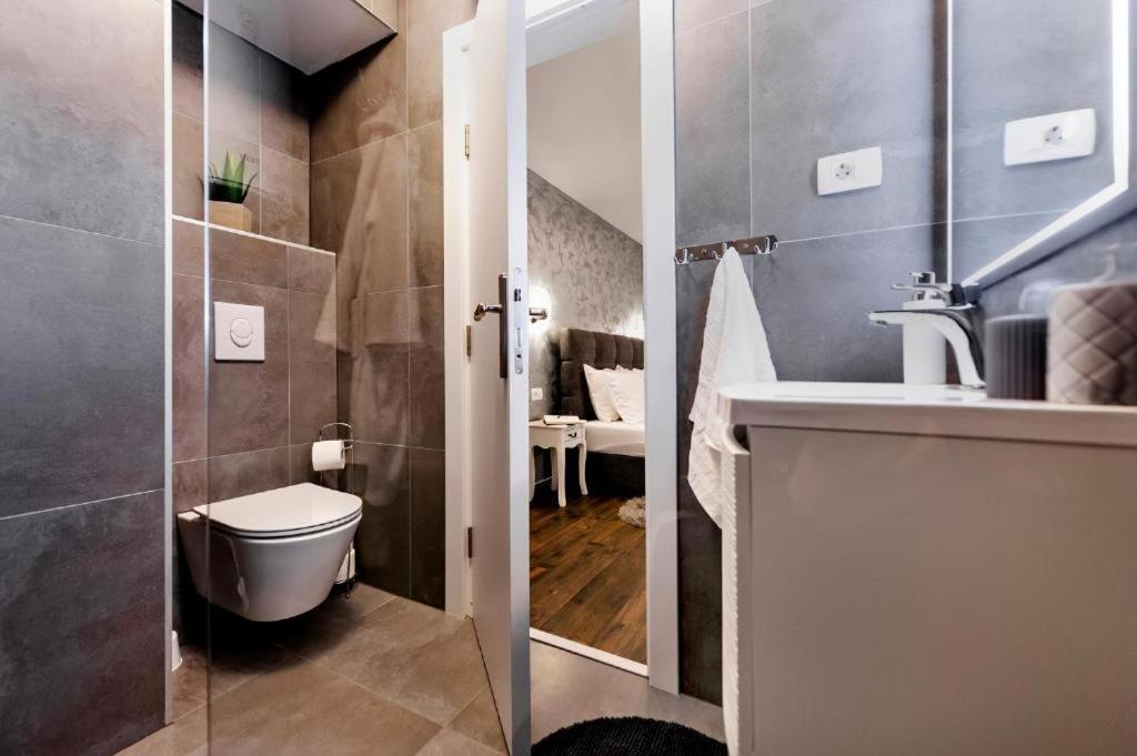 Deluxe Apartments A&A - 2 โรวีน ภายนอก รูปภาพ