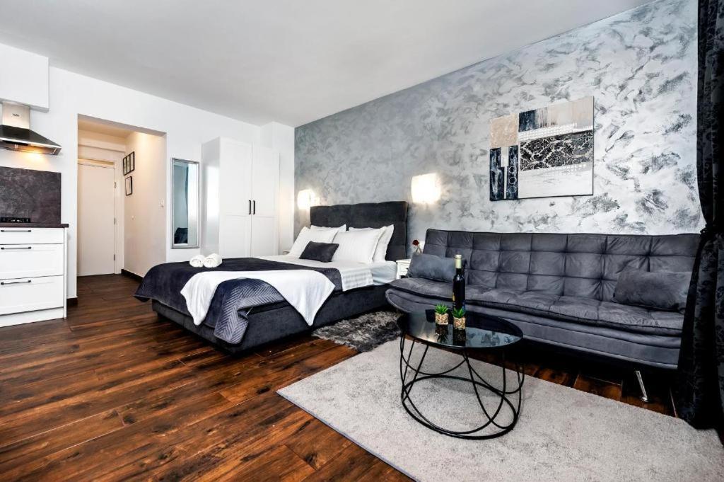 Deluxe Apartments A&A - 2 โรวีน ภายนอก รูปภาพ