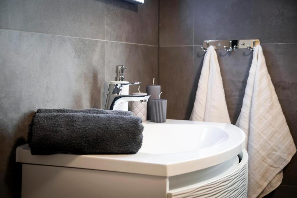 Deluxe Apartments A&A - 2 โรวีน ภายนอก รูปภาพ