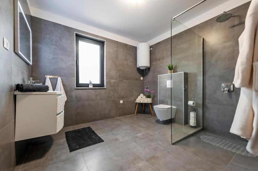 Deluxe Apartments A&A - 2 โรวีน ภายนอก รูปภาพ