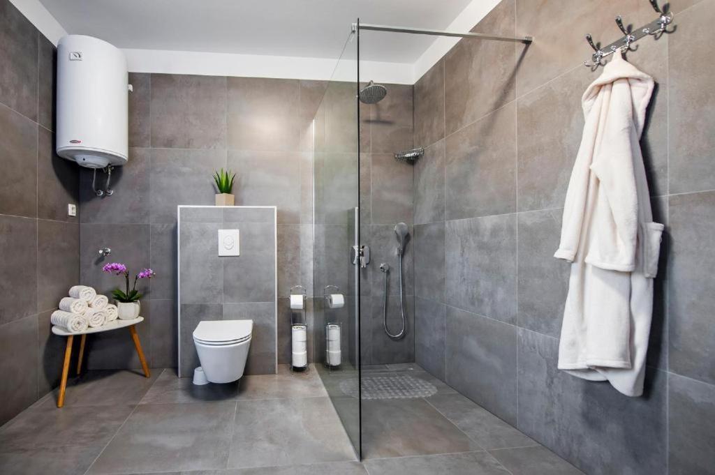 Deluxe Apartments A&A - 2 โรวีน ภายนอก รูปภาพ